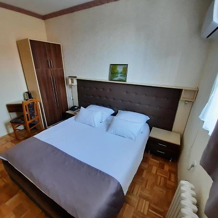 Hotel & Restaurant Great Wall - Airport Сараево Экстерьер фото