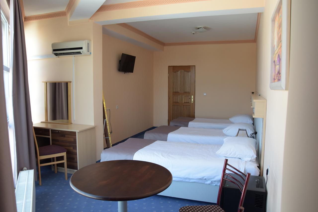 Hotel & Restaurant Great Wall - Airport Сараево Экстерьер фото