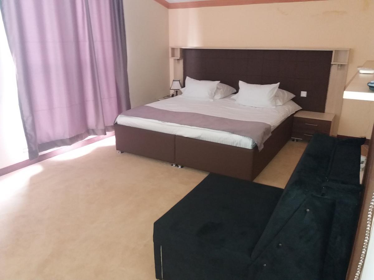 Hotel & Restaurant Great Wall - Airport Сараево Экстерьер фото