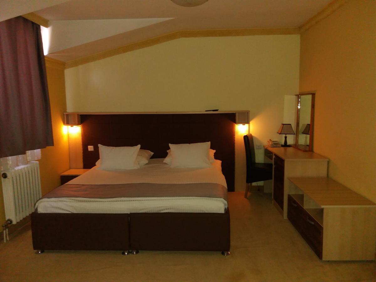 Hotel & Restaurant Great Wall - Airport Сараево Экстерьер фото