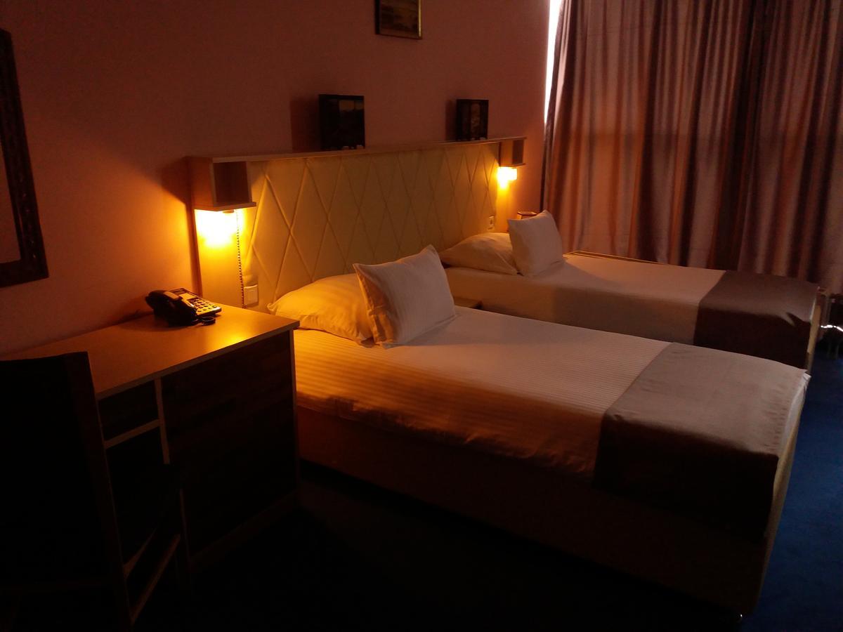 Hotel & Restaurant Great Wall - Airport Сараево Экстерьер фото