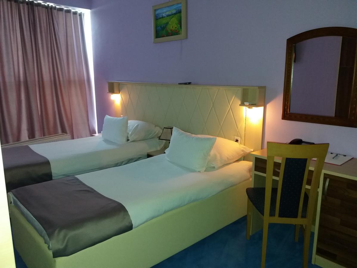 Hotel & Restaurant Great Wall - Airport Сараево Экстерьер фото