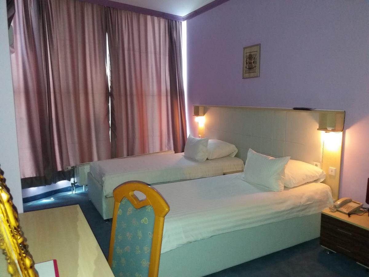 Hotel & Restaurant Great Wall - Airport Сараево Экстерьер фото