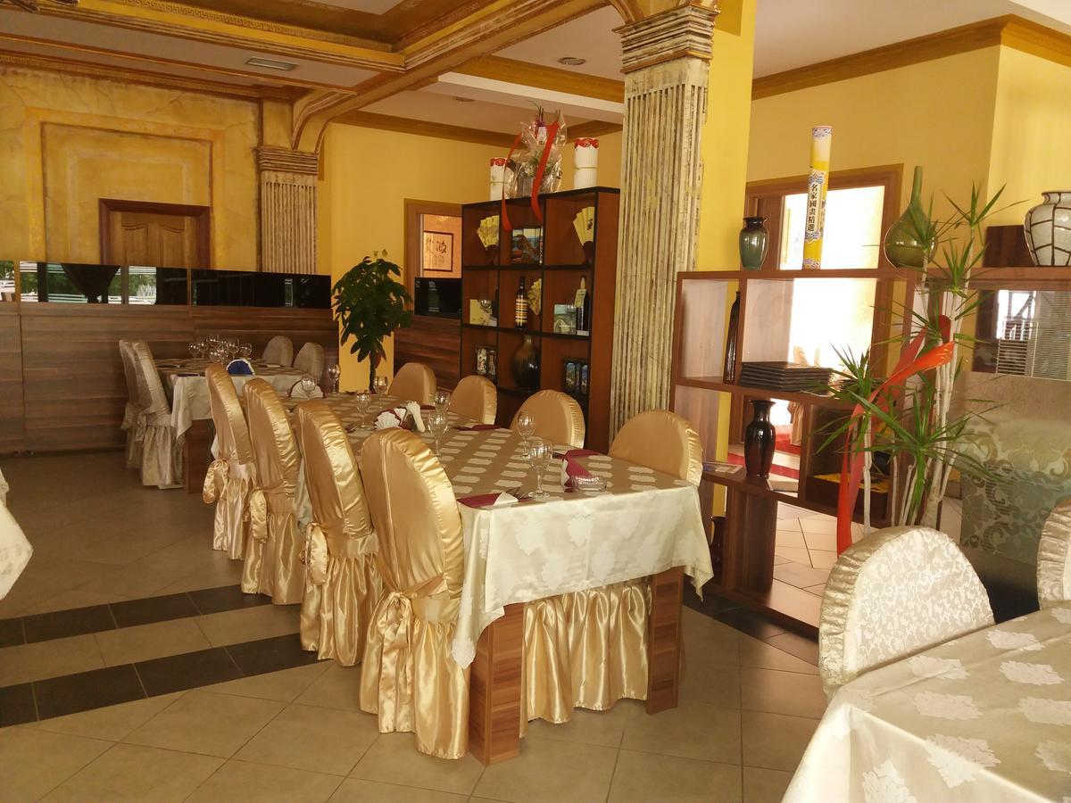 Hotel & Restaurant Great Wall - Airport Сараево Экстерьер фото