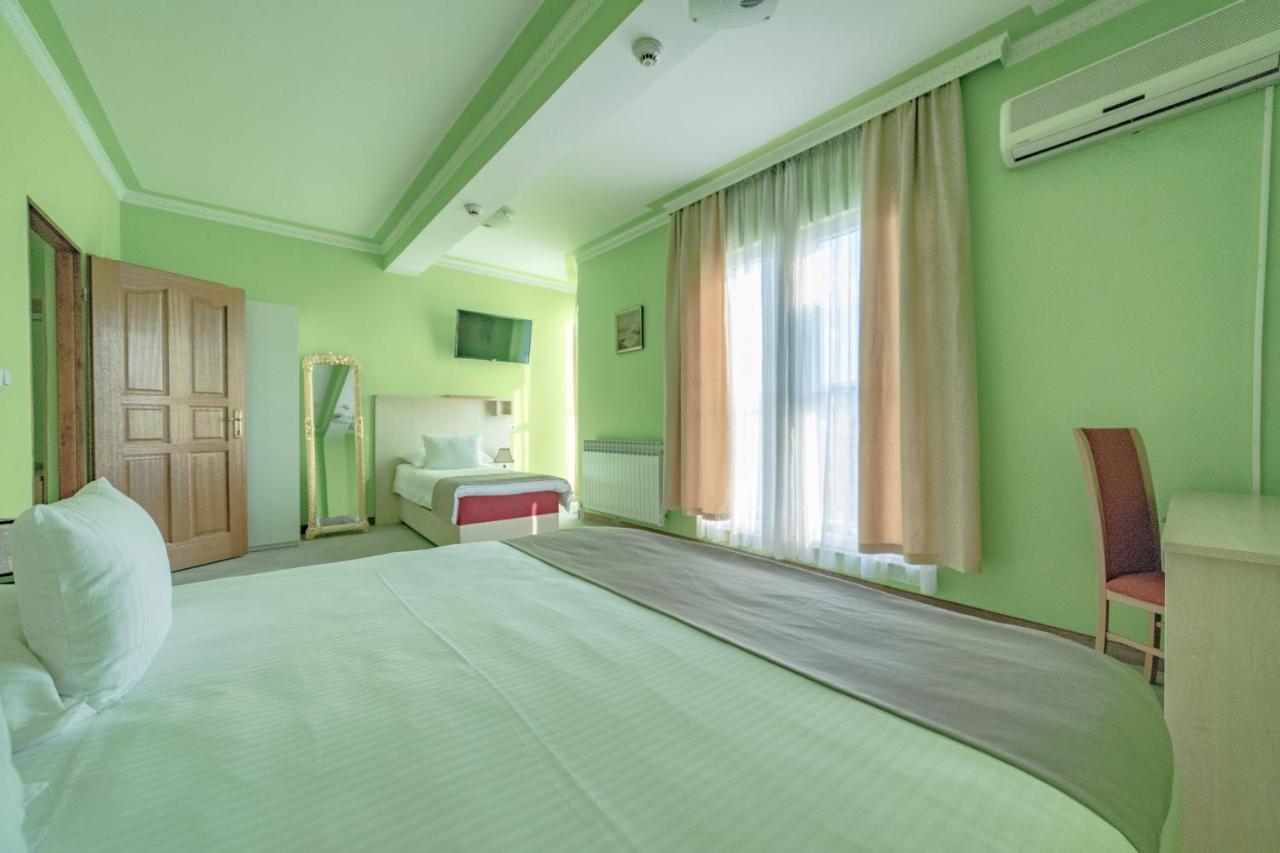 Hotel & Restaurant Great Wall - Airport Сараево Экстерьер фото